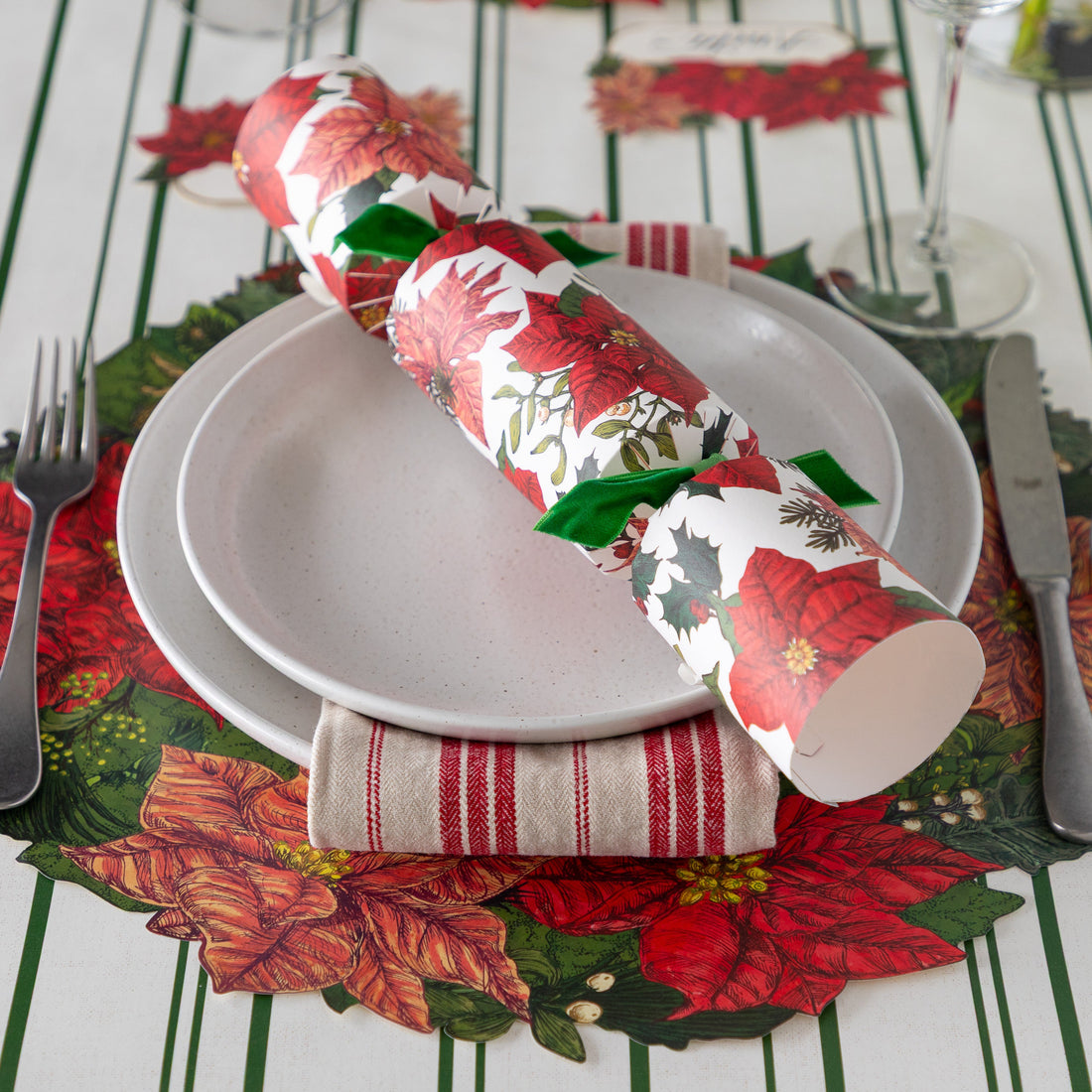 Festive Holiday Cracker Set of 6 - Poinsettia