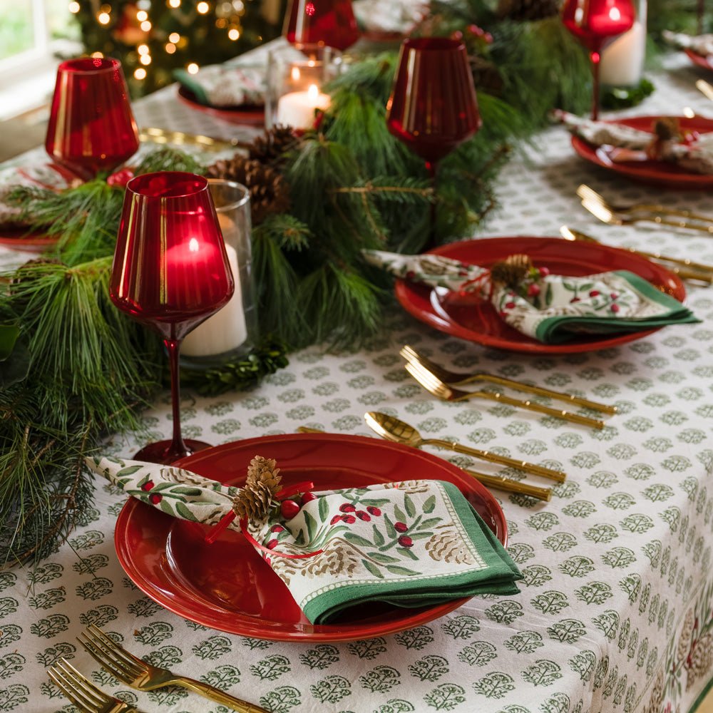 Set of 4 Napkins - Christmas Pinecones