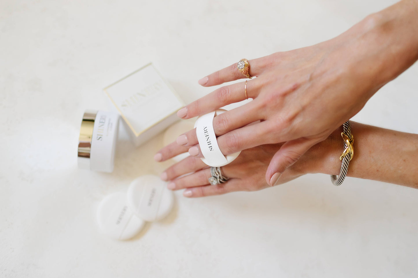 Illuminating Pom Delicate Jewelry Polisher
