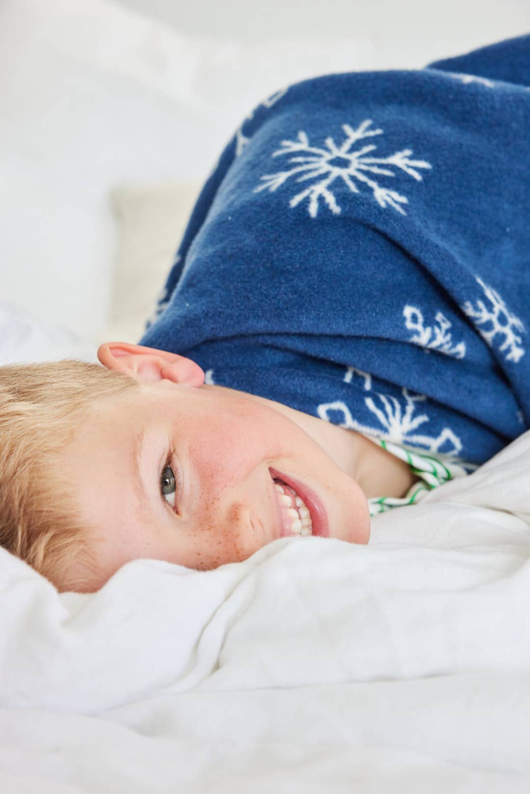 Frosty Flurries Midi Blanket
