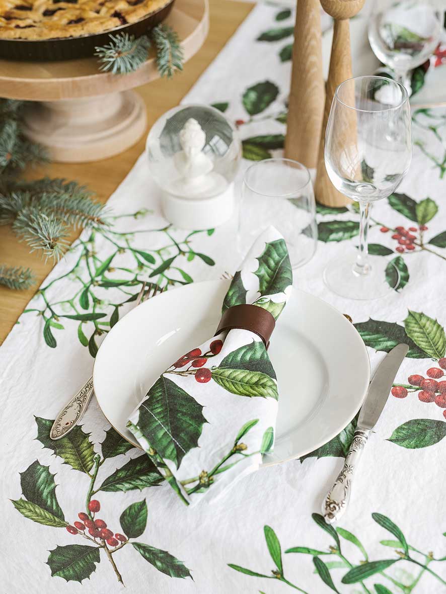 Set of 6 Holly & Misteltoe Linen Napkins