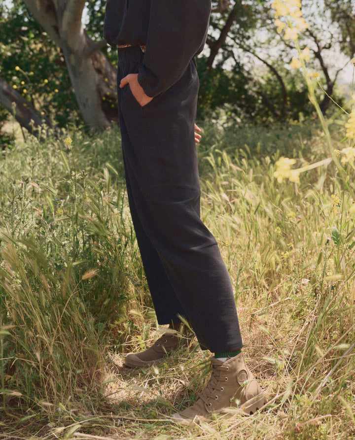 The Roam Sweatpant - Black Washed