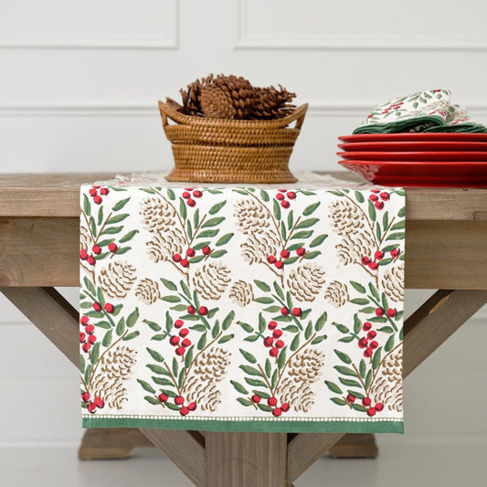 Table Runner - Christmas Pinecones
