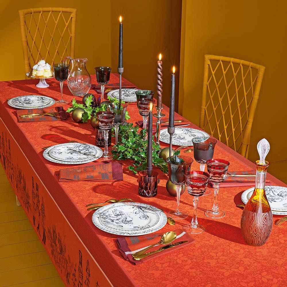 Casses Noisettes Rouge Festif Jacquard Tablecloth, Stain-Resistant Cotton