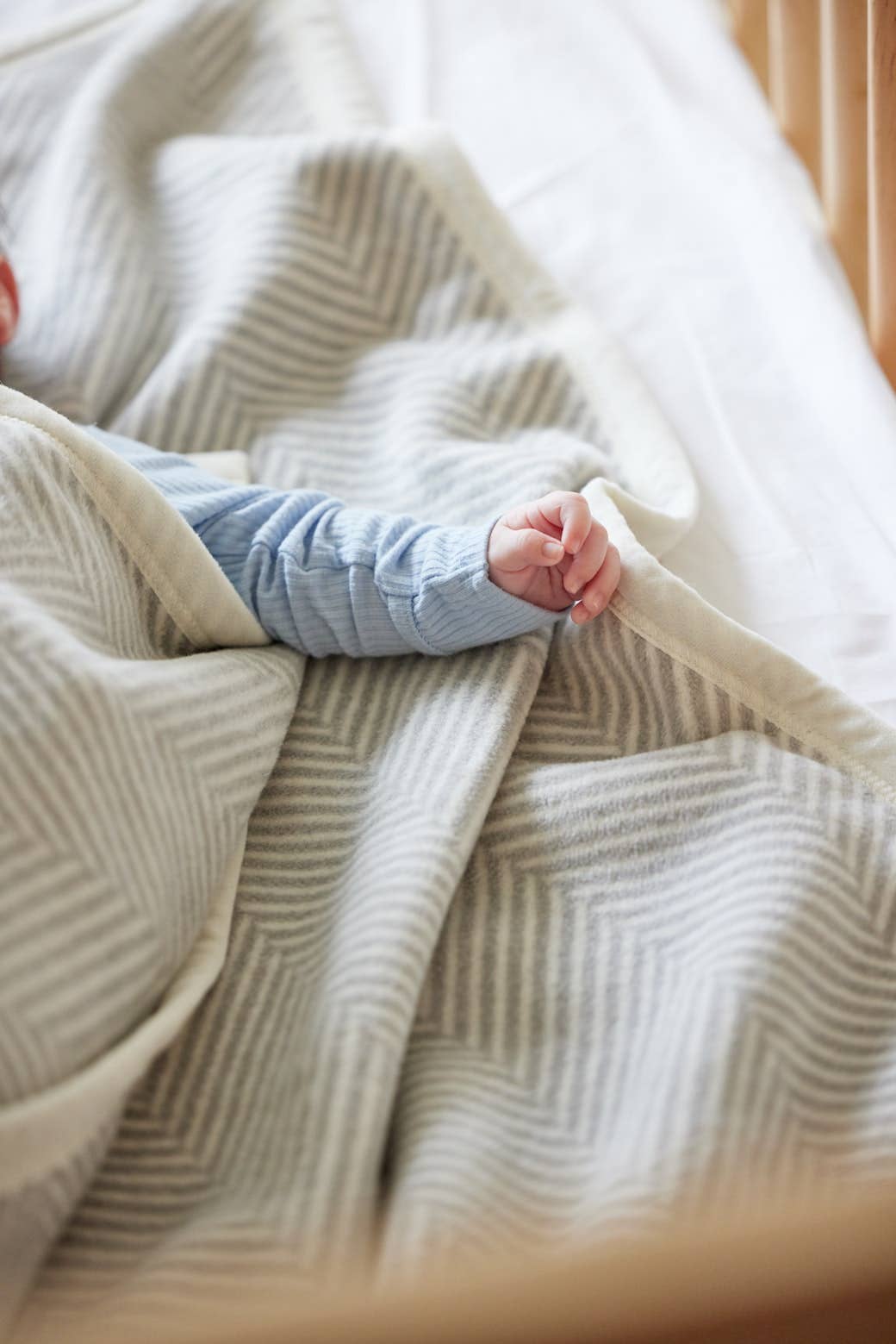 Harborview Herringbone Light Grey Blanket: Midi