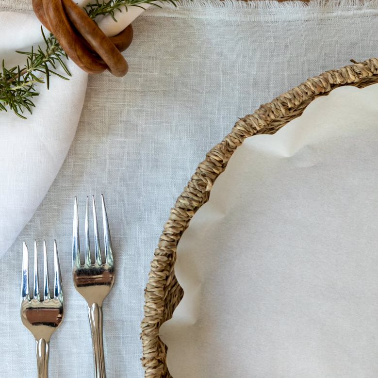 Reusable Woven Seagrass Plates - Set of 4 Plates/20 White Liners